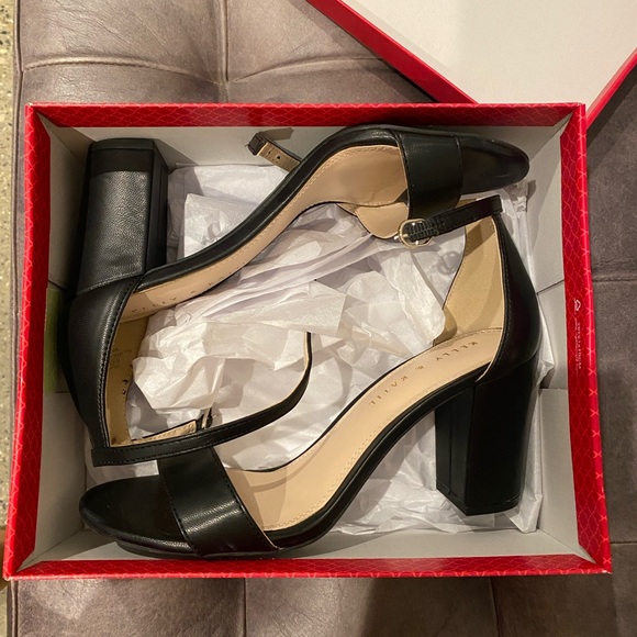 Black leather Kelly and Katie Hailee heels - Picture 2 of 8